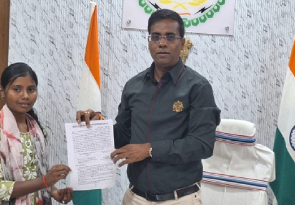 CG : कलेक्टर ने दुर्गा पैकरा को दी अनुकंपा नियुक्ति…