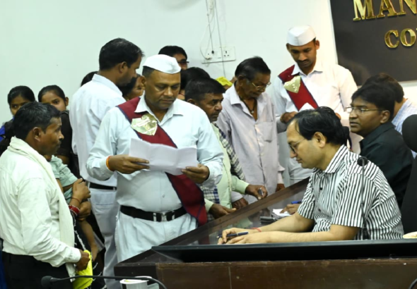 CG : कलेक्टर ने जनदर्शन में सुनी आमलोगों की समस्याएं…