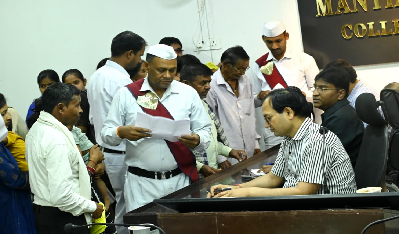 CG : कलेक्टर ने जनदर्शन में सुनी आमलोगों की समस्याएं…