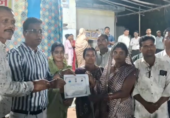 CG : बिलाईगढ़ में रात्रिकालीन चौपाल, ग्रामीणों ने कलेक्टर को बताई समस्याएं…