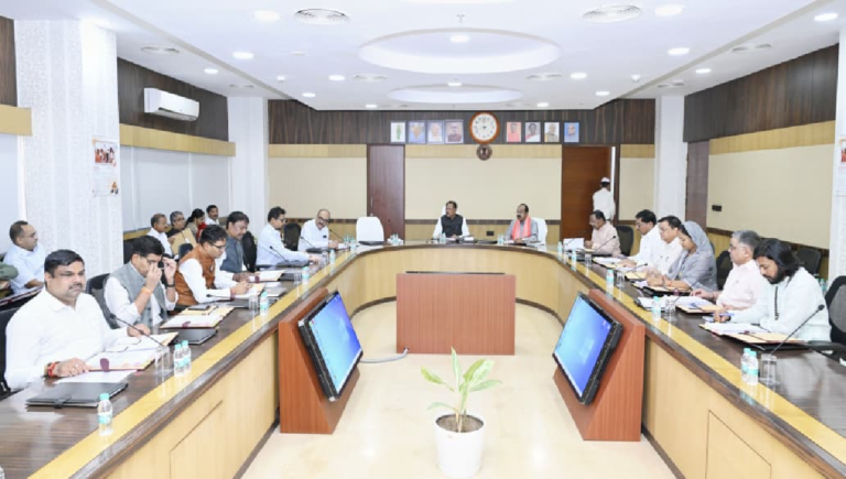 मुख्यमंत्री विष्णु देव साय की अध्यक्षता में मंत्रालय महानदी भवन में कैबिनेट की बैठक शुरू