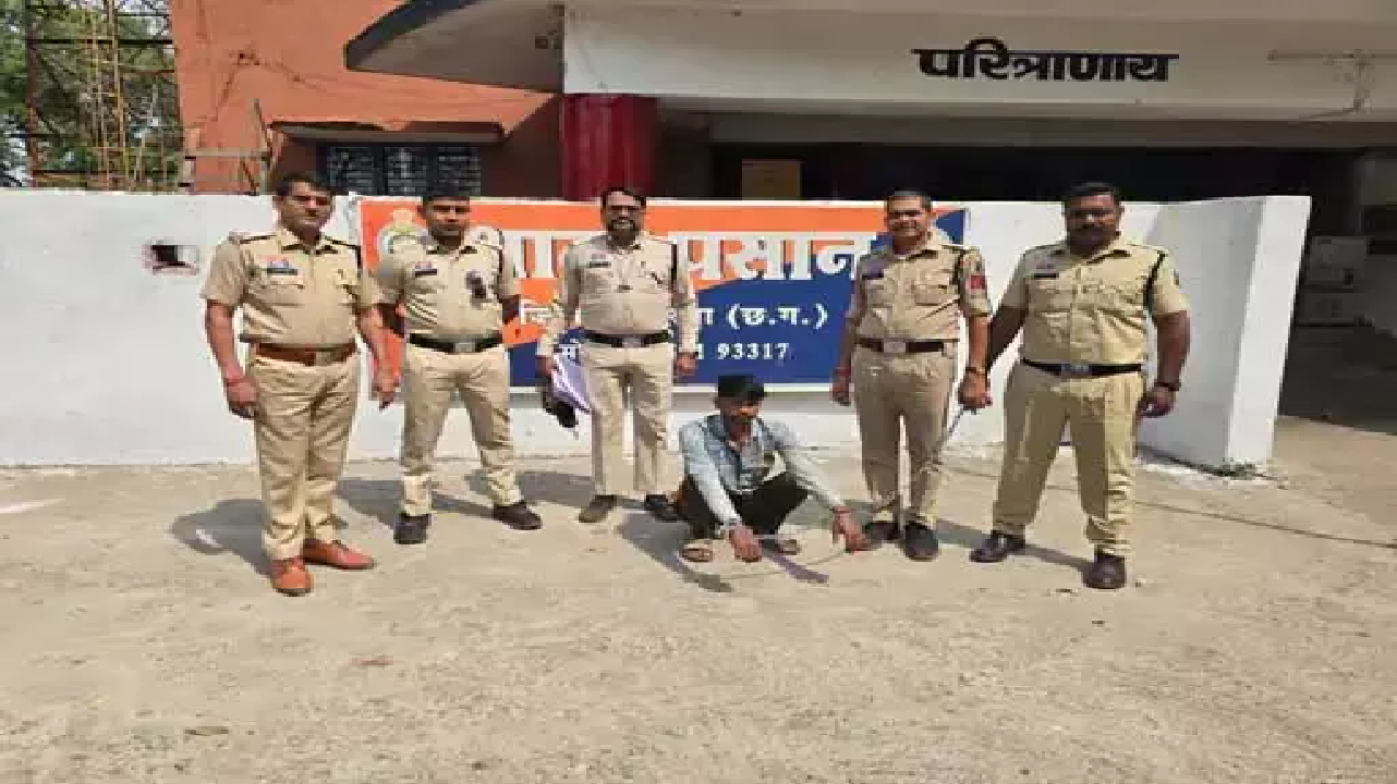 CG : पुलिस की मदद कर ग्राम रक्षा दल ने कातिल को पकड़वाया, भाई की हत्या कर हो गया था फरार…