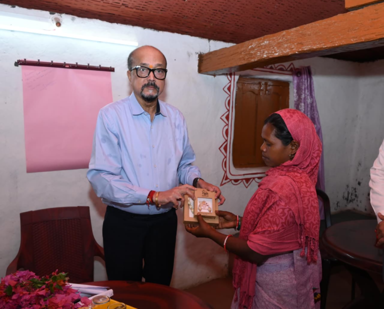 राज्यपाल रमेन डेका ने जशपुर के केरेगांव होम-स्टे का किया अवलोकन