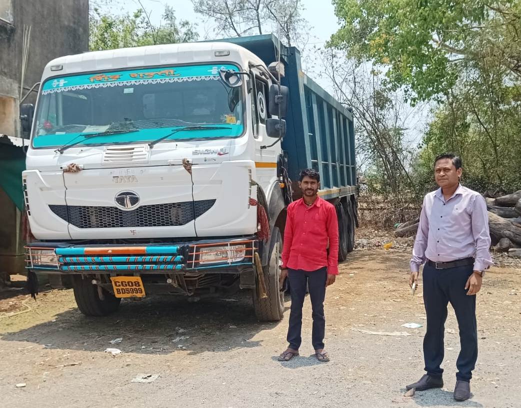राजनांदगांव : पाटेकोहरा चेकपोस्ट बैरियर के समीप रेत का अवैध परिवहन करने पर हाईवा जप्त