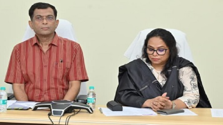 CG : त्रुटिरहित एवं समयबद्ध कार्यवाही सुनिश्चित करें प्रेक्षक : राज्य निर्वाचन आयुक्त अजय सिंह …