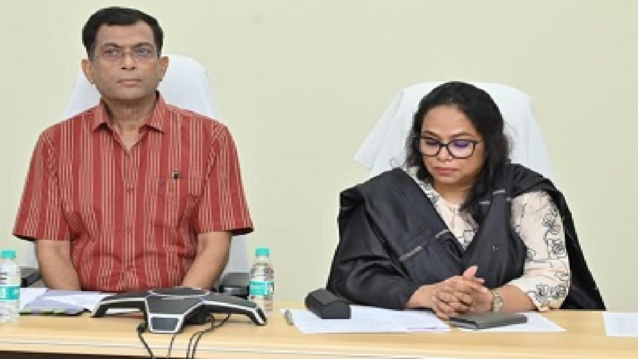 CG : त्रुटिरहित एवं समयबद्ध कार्यवाही सुनिश्चित करें प्रेक्षक : राज्य निर्वाचन आयुक्त अजय सिंह …