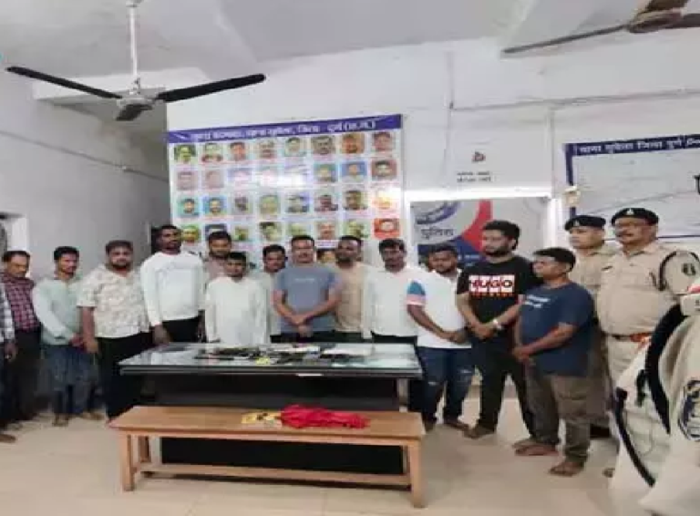 CG : 15 जुआरी गिरफ्तार, डेढ़ लाख कैश और दर्जनों मोबाइल जब्त …