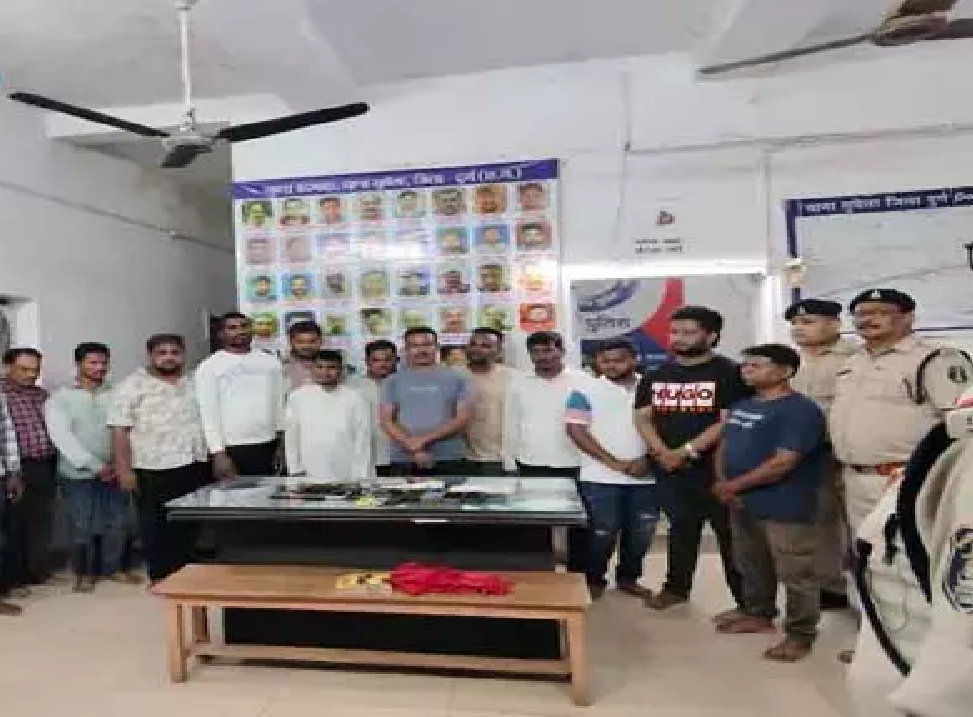 CG : 15 जुआरी गिरफ्तार, डेढ़ लाख कैश और दर्जनों मोबाइल जब्त …