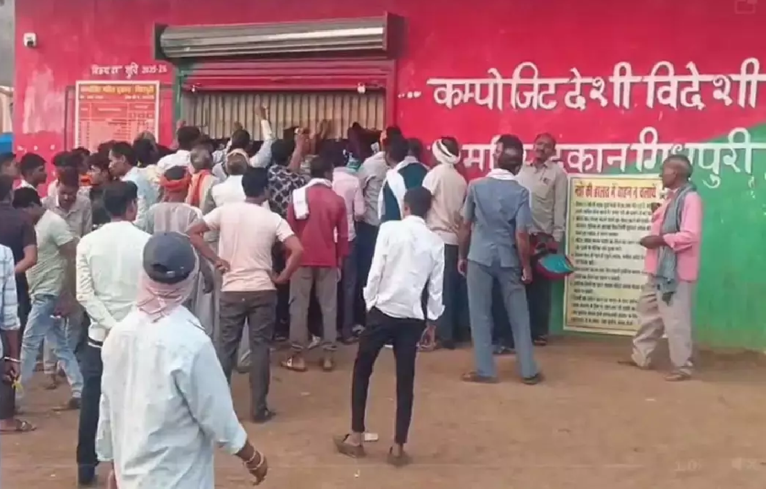 CG : शराब के लिए मारामारी, गर्मी झेलकर लाइन में लग रहे पियकड़े …