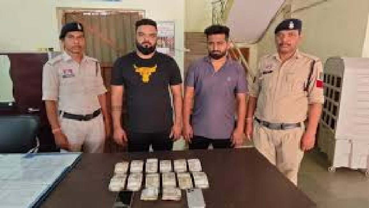 CG : अभनपुर में बड़े जुआरी गिरफ्तार, मर्सिडीज कार आईफ़ोन और 6 लाख नकदी जब्त ...