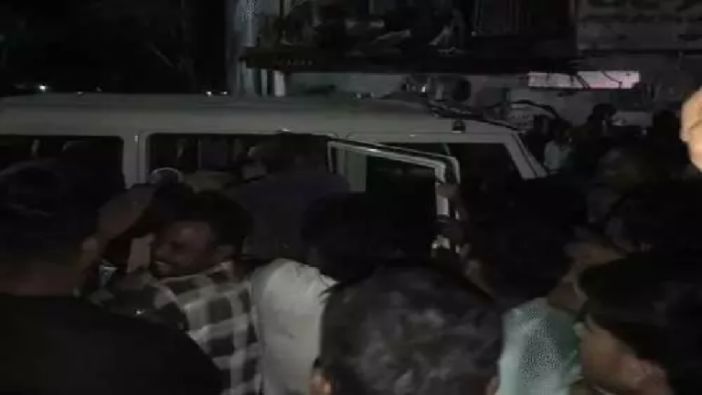 CG : अवैध शराब बिक्री की शिकायत करना पड़ा भारी, ग्रामीणों के साथ मारपीट, गांव में अतिरिक्त पुलिस बल भी तैनात …