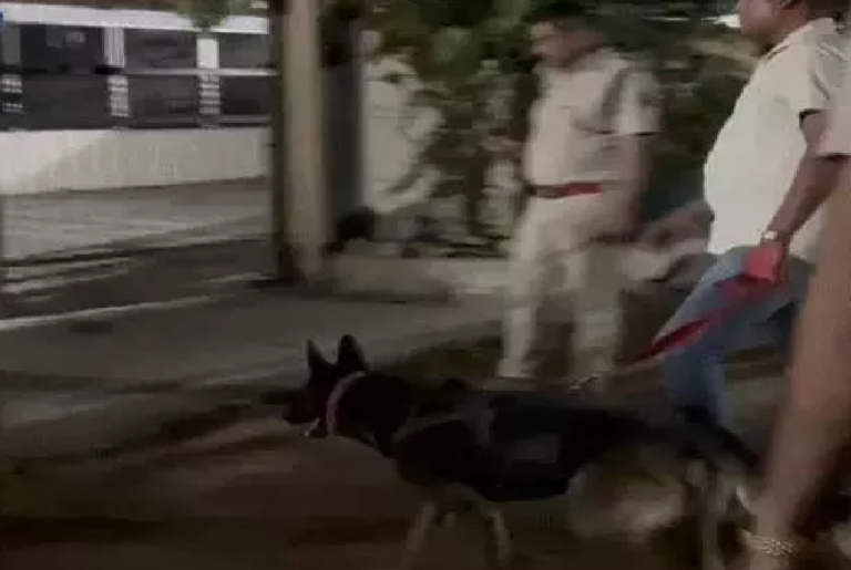 CG : कांग्रेस नेता के घर पुलिस की रेड, मस्तूरी गोलीकांड में चल रहा फरार …