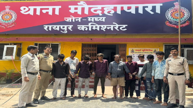 CG : मिडनाइट एक्शन में रायपुर पुलिस का शिकंजा: 20 वारंटी गिरफ्तार, 150 बदमाशों के घरों पर दबिश …