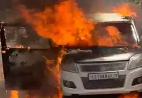 CG : सरायपाली में कार में लगी आग, कूदने से चालक का जान बचा …