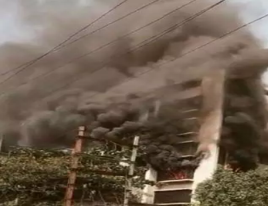 CG : रायपुर के आवासीय अपार्टमेंट में लगी आग …