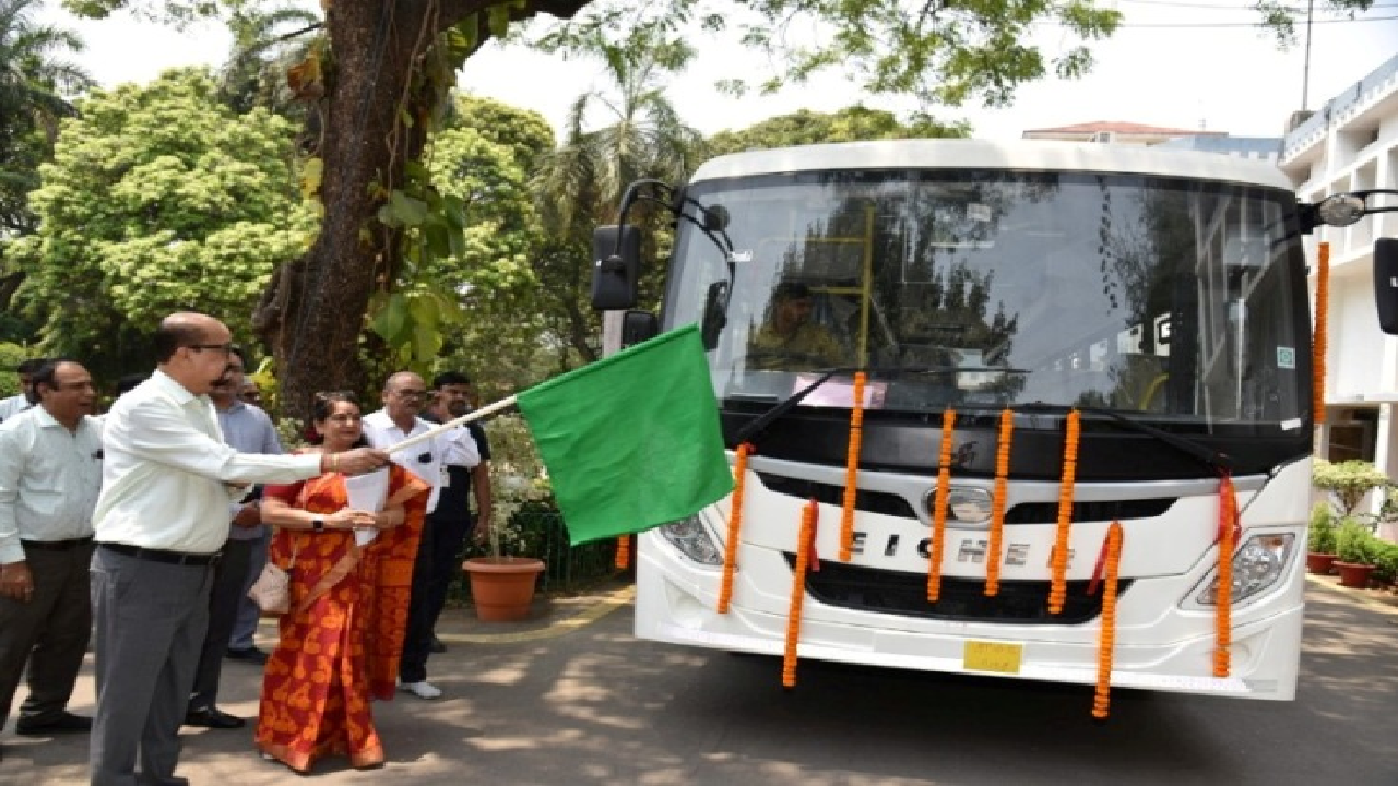 CG : राज्यपाल ने खैरागढ़ विवि की नई बस को दिखाई हरी झंडी …