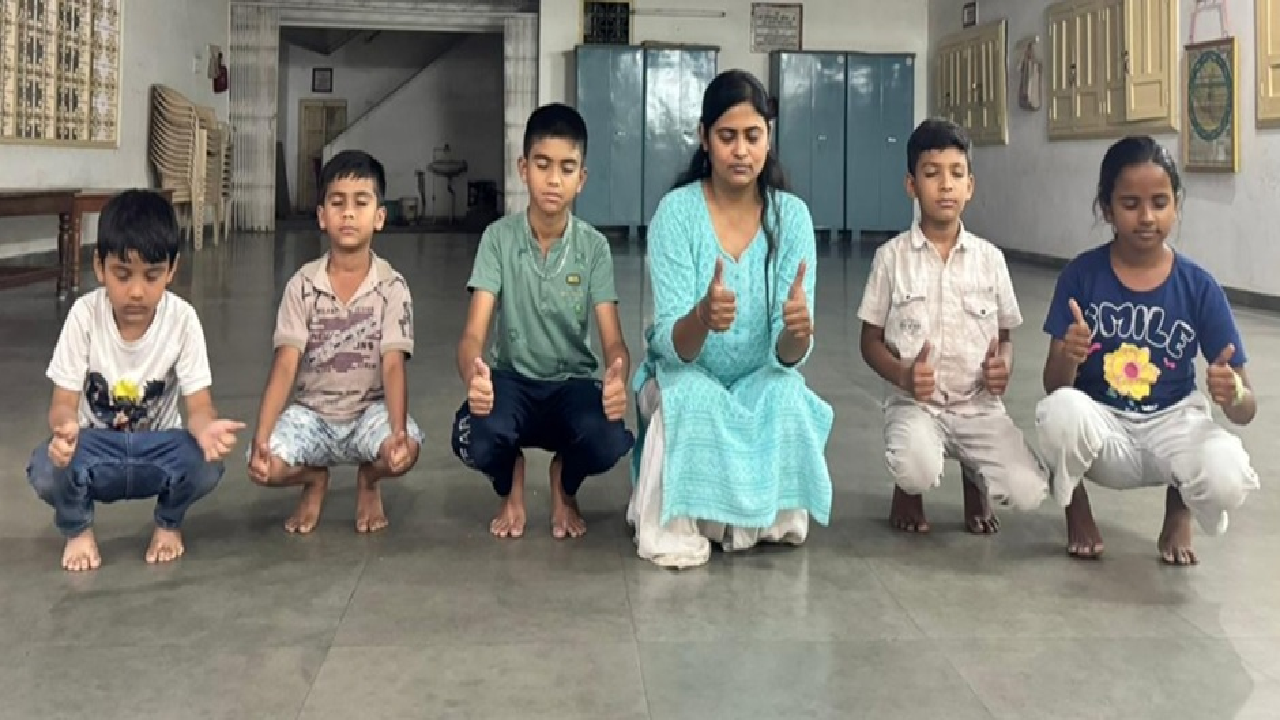 CG : युद्ध-हिंसा मुक्त समाज के लिए गोदोहासन मुद्रा में सवा 5 लाख नवकार जाप …