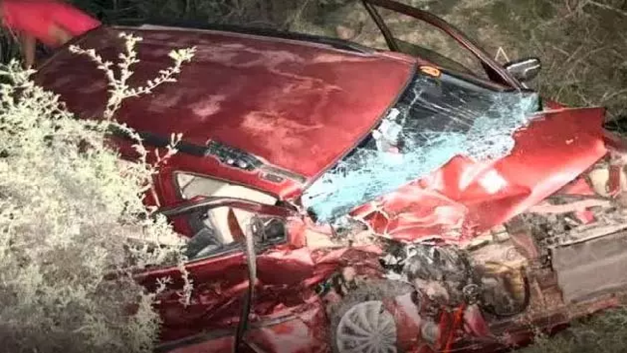 CG : बोलेरो की टक्कर से कार सवार बाप-बेटे की मौके पर ही दर्दनाक मौत ...