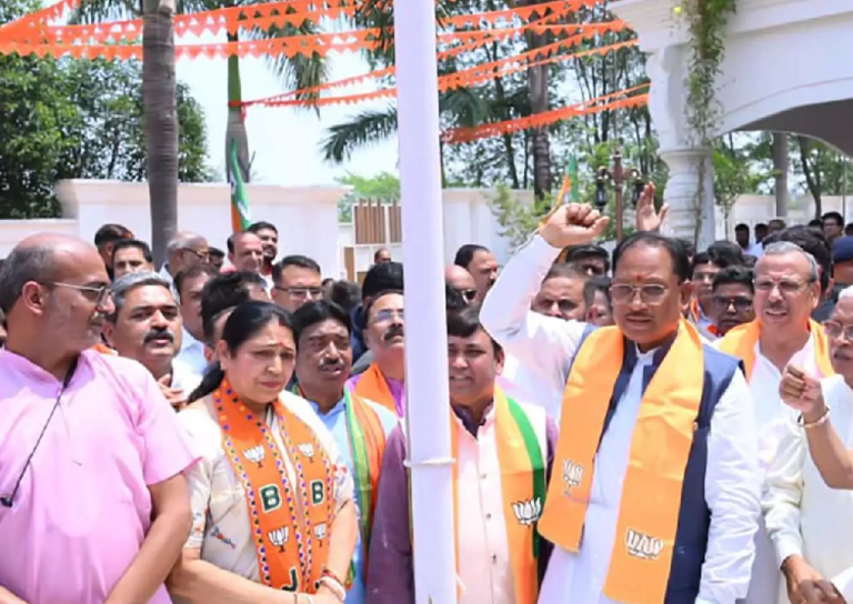 CG : CM विष्णुदेव साय ने भाजपा का स्थापना दिवस मनाया ...
