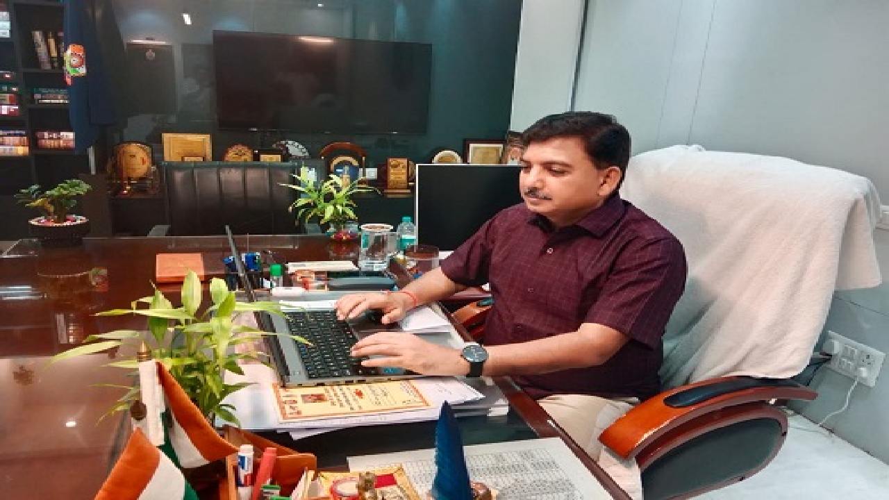 CG : जनगणना 2027 : जिले में स्व-गणना प्रक्रिया शुरू, कलेक्टर एवं एसएसपी ने किया ऑनलाइन पंजीयन …