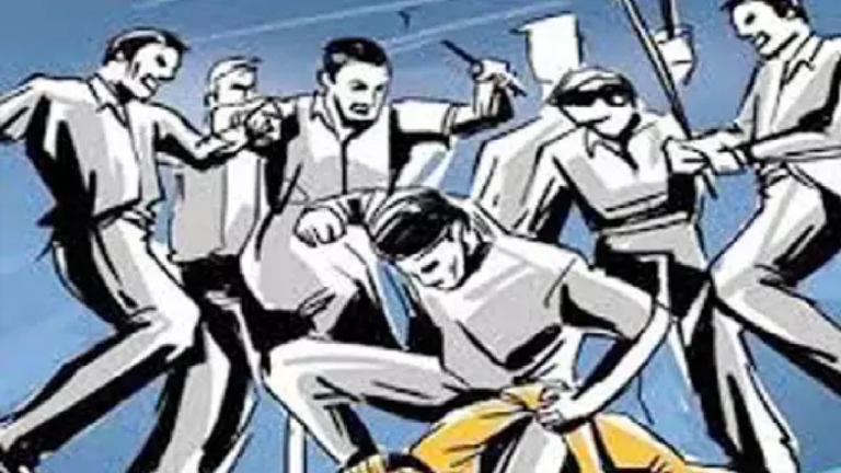 CG : फेरीवालों को बच्चा चोर समझकर ग्रामीण ने पीटा, गाड़ियों को पहुंचाया नुकसान …