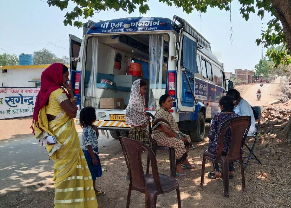 CG : विशेष पिछडी जनजाति क्षेत्र में मोबाईल मेडिकल यूनिट बनी लोगों के लिए संजीवनी …