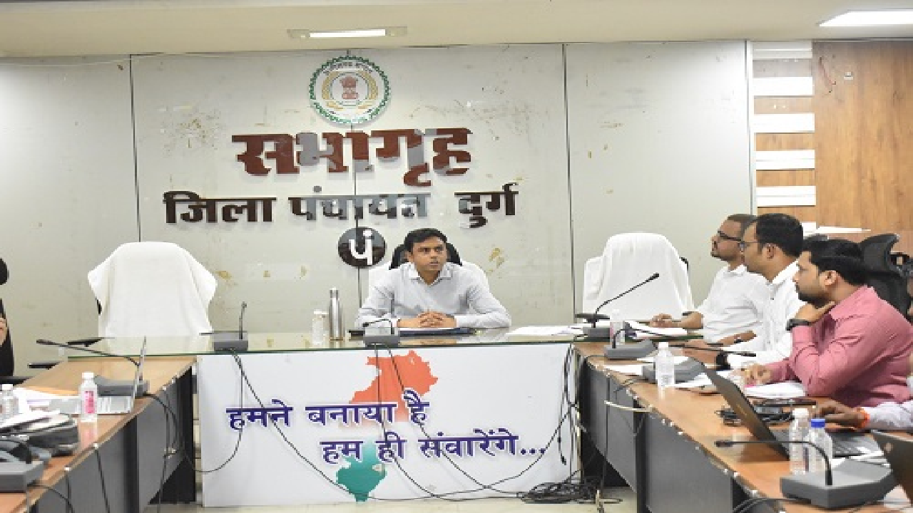 CG : मनरेगा व प्रधानमंत्री आवास कार्यों की समीक्षा बैठक सम्पन्न …