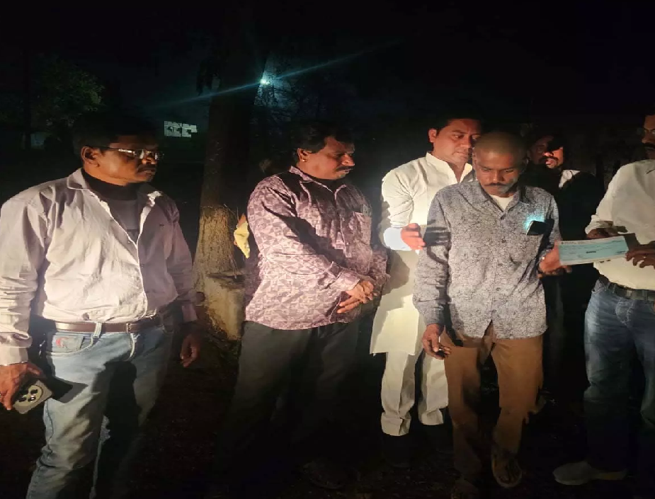 CG : घर में रात 12 बजे लगी आग, पीड़ित परिवार को तत्काल पहुंचाया गया आर्थिक मदद …