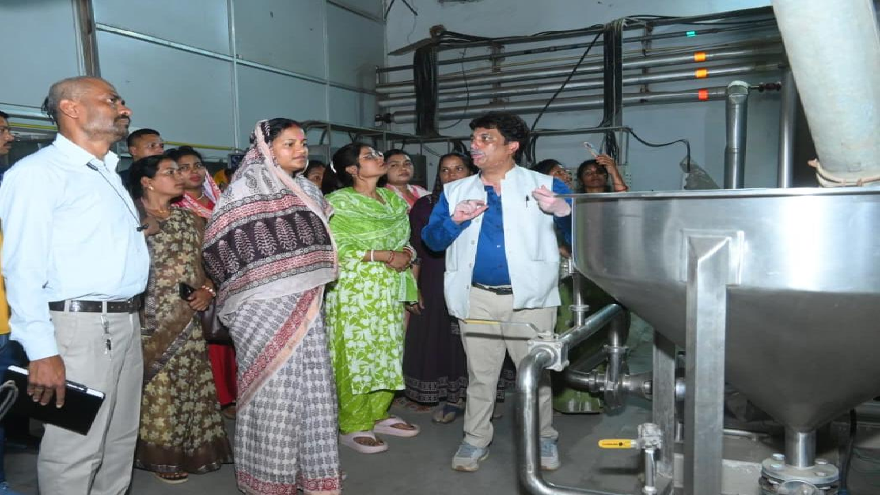 CG : दिशा दर्शन भ्रमण आत्मनिर्भरता का सशक्त माध्यम: लक्ष्मी राजवाड़े …